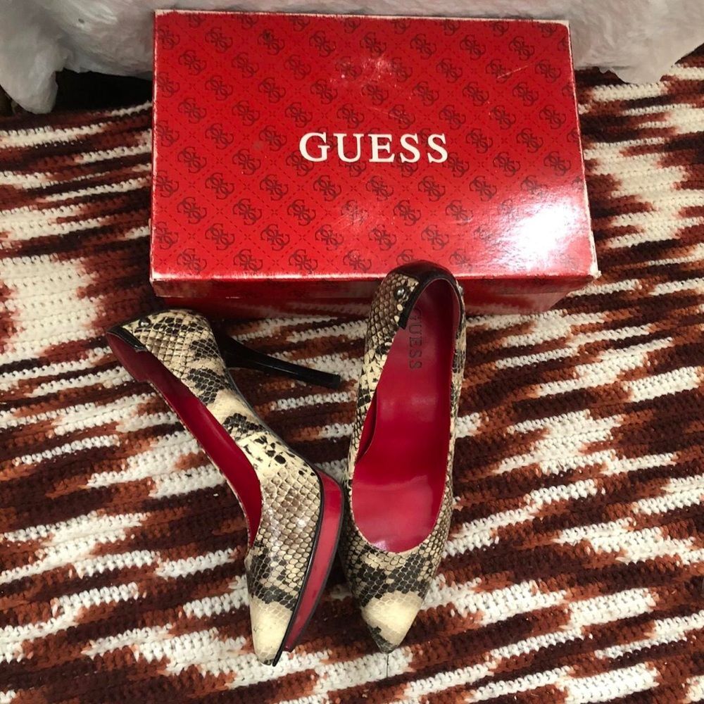 Y2K Guess Office Siren Red Black Snakeprint Pumps High Stiletto Leather Heels